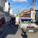 Motorista dirigindo pela contramão atinge moto e fere duas pessoas