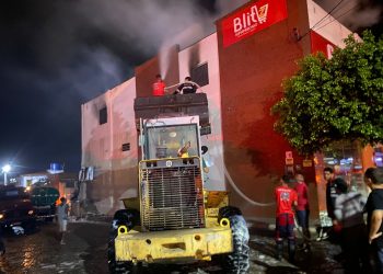 Incêndio destroí supermercado no centro de Retirolândia