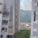 MG – De castigo, menina de 11 anos coloca fogo em sofá, e avós precisam pular de prédio