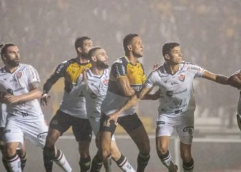 Série B – Debaixo de chuva, Vitória é derrotado pelo Criciúma e tem sequência invicta interrompida na competição
