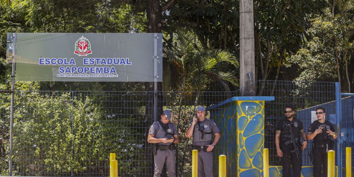 Ataque a tiros em escola mata aluna em São Paulo