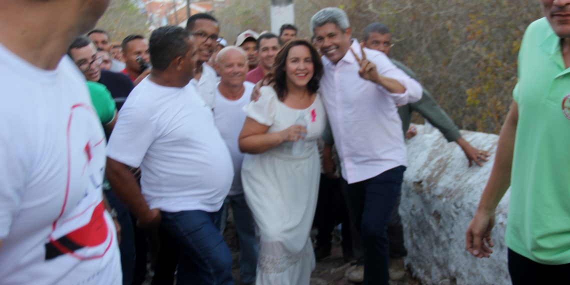 Jerônimo Rodrigues é recepcionado pela prefeita Silvania Matos para pagar promessa em Monte Santo (atualizada)