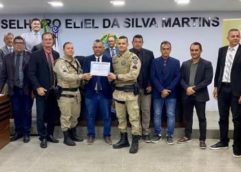 Câmara Municipal de Riachão do Jacuípe entrega Moção de Aplausos a policiais da 90ª CIPM