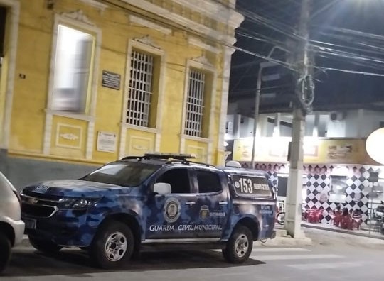 Homem de 80 anos é preso suspeito de atrair menino de 10 anos para fazer sexo oral nele; mãe da criança diz ter flagrado abuso