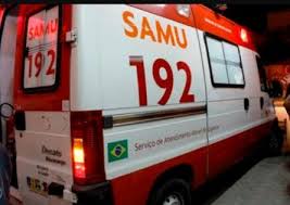 Caminhoneiro morre atropelado depois de descer de veículo em avenida