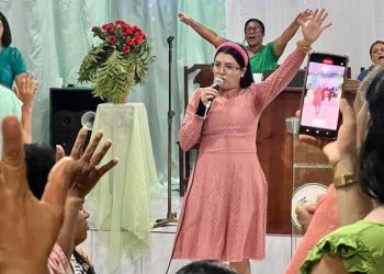 Família procura por cantora gospel com 50 mil seguidores nas redes sociais. Pastora despareceu após encontro de mulheres