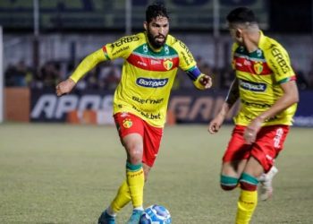 Finalista da Série C pelo Brusque, Wallace relembra Copa do Brasil no Flamengo e Mundial no Timão