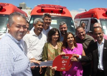 Deputado Alex da Piatã comemora a entrega de ambulâncias do SAMU a municípios que tem base eleitoral. Doze no total