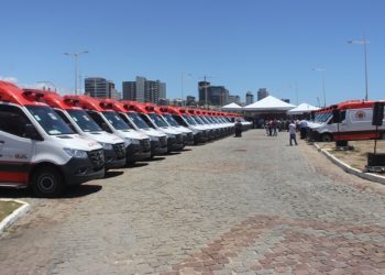 Deputado Alex da Piatã comemora a entrega de ambulâncias do SAMU a municípios que tem base eleitoral. Doze no total