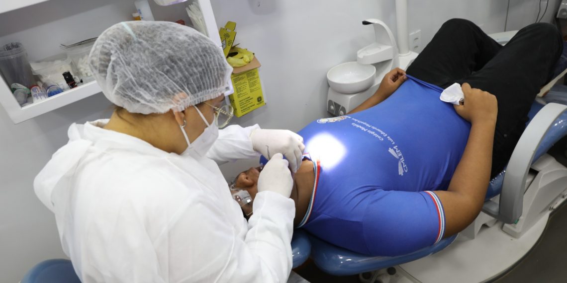 Odontomóvel atende 185 mil estudantes e chega a mais sete municípios, nesta semana,incluindo Queimadas