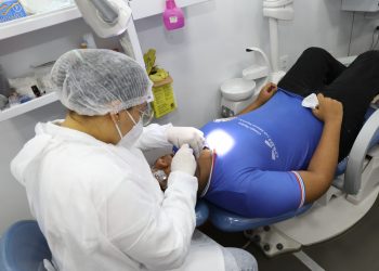 Odontomóvel atende 185 mil estudantes e chega a mais sete municípios, nesta semana,incluindo Queimadas