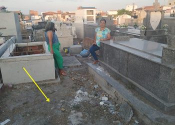 Familiares saem frustrados de cemitério por não encontrarem sepultura de entes queridos