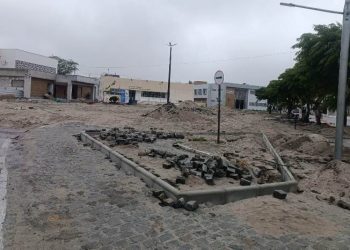 Vereador Betão mostra irregularidade da gestão municipal que vem executado obra quando a licitação será feita no próximo mês