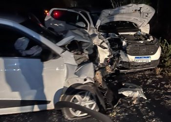 Tanquinho – Colisão frontal envolvendo dois veículos de passeio deixa seis pessoas feridas na BR 324