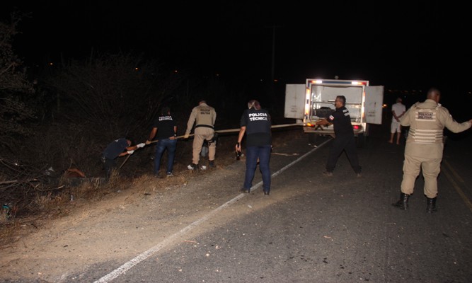 Colisão envolvendo carro e moto deixa dois mortos na BA 411 (atualizada)