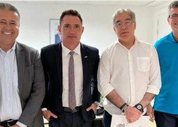 Salvador – Após reunião na EMBASA vereador Betão ao lado dos deputados Zé Neto e Alex da Piatã anuncia extensão de rede de água para quatro comunidades coiteenses