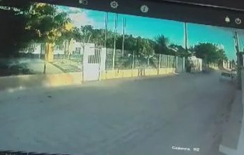 Vídeo mostra exato momento da violenta colisão de Celta com muro na zona rural de Coité