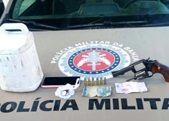 Guarnição da 90ª CIPM prende casal portanto arma e fogo e droga
