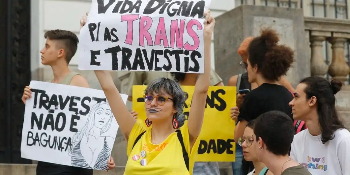 Novembro Azul deve incluir mulheres trans, defendem urologistas