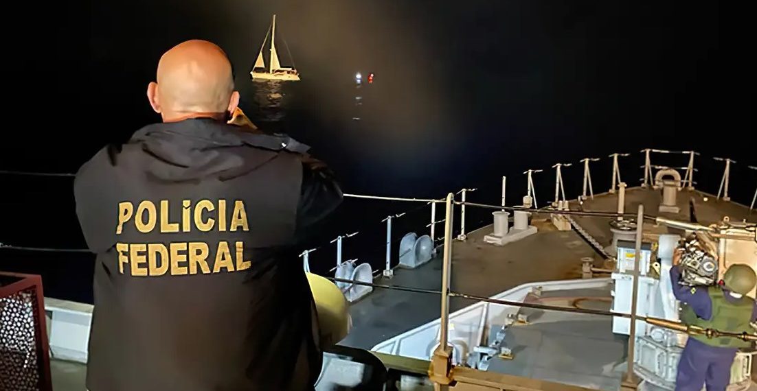 Marinha e PF encontram 2 toneladas de haxixe em veleiro na Bahia