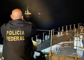 Marinha e PF encontram 2 toneladas de haxixe em veleiro na Bahia