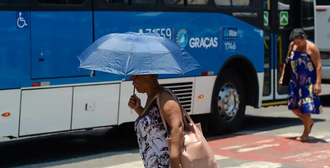 Forte calor eleva risco de desidratação para idosos