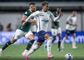 Cruzeiro vence o Goiás com gol nos acréscimos e empurra novamente o Bahia para o Z4