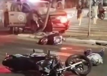 Feira: colisão entre viatura da PM e moto deixa seis feridos