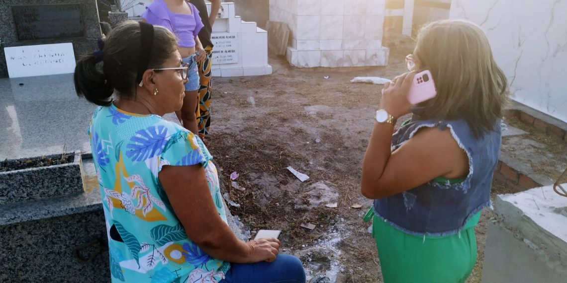 Familiares saem frustrados de cemitério por não encontrarem sepultura de entes queridos