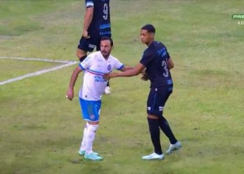 Bahia joga melhor mas perde para o Grêmio em Porto Alegre e distância para o Z4 pode diminuir