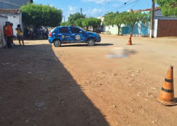 Homem é assassinado em via pública em Distrito de Queimadas