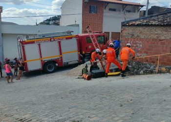 Idosa morre ao sofrer queda em riacho ao tentar pegar cachorro