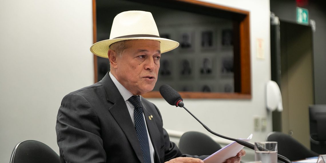 Câmara dos Deputados vai homenagear Zezéu Ribeiro por iniciativa de Joseildo Ramos