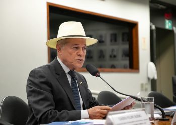 Câmara dos Deputados vai homenagear Zezéu Ribeiro por iniciativa de Joseildo Ramos