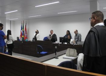 Jurados acolhem tese da defesa e votam pela absolvição de mãe e filho acusados de matar chapista e jogar corpo em açude