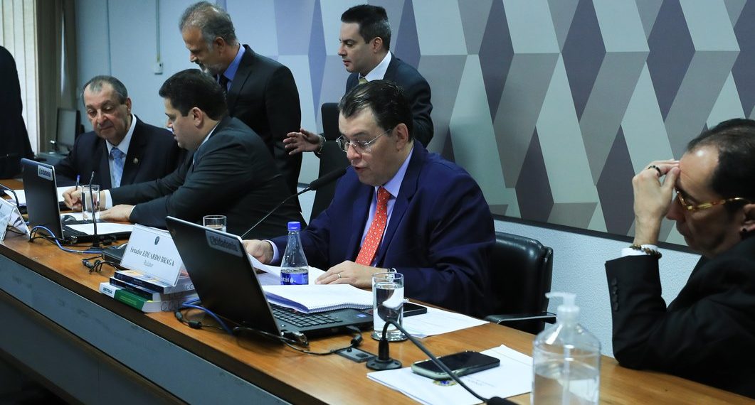 CCJ do Senado aprova reforma tributária