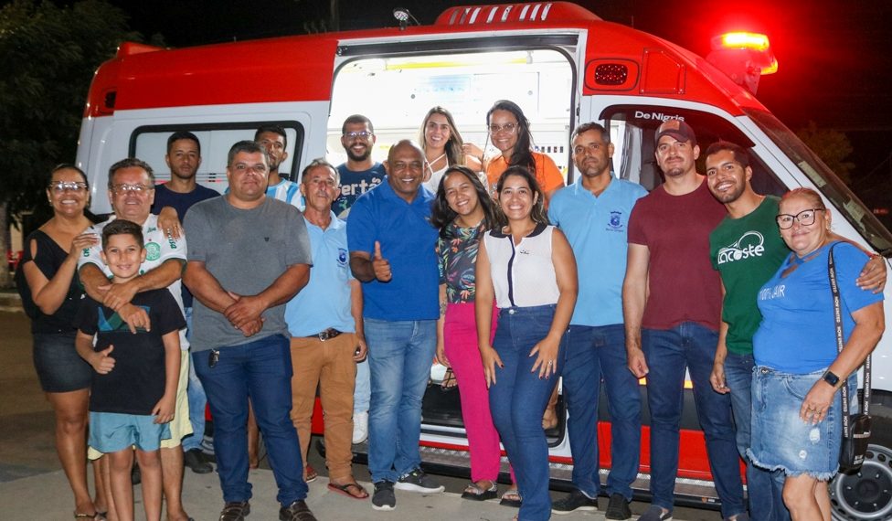 Sítio do Quinto – Um dia depois de receber ambulância do SAMU em Salvador, prefeito Jair Santos apresenta a novidade a população