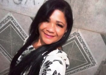 Mulher é assassinada pelo marido no centro da cidade; ele foi preso em flagrante