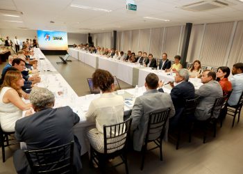 Em encontro com secretariado, governador faz balanço do 1º ano de gestão e planeja 2024
