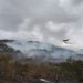 Caminhão carregado com sisal pega fogo e chamas atingem serras em Jacobina; aviões são usados para apagar incêndio