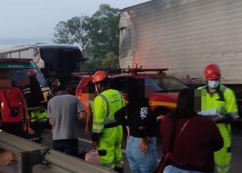 Motorista de ônibus de turísmo com sede em Araci morre em batida com carreta no Sul de Minas