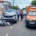 Motorista perde controle do carro e atinge outros dois veículos no centro da cidade