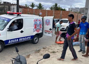 Jovens de 14 e 17 anos ficam feridos após moto colidir no fundo de carro da Prefeitura de Coité