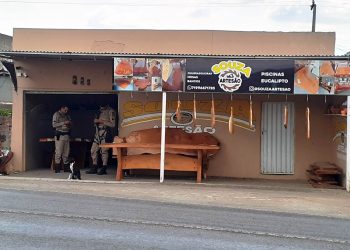 Comerciante é morto a tiros cerca de uma hora depois de abrir à loja