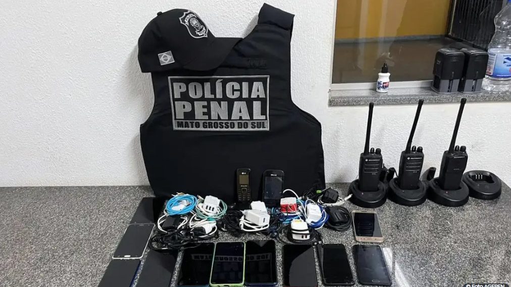 Operação apreende mais de mil celulares em presídios do país