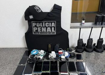 Operação apreende mais de mil celulares em presídios do país