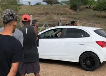 Casal é encontrado morto dentro de carro