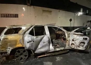 Carro de jogador do Santos é incendiado após queda para a Série B
