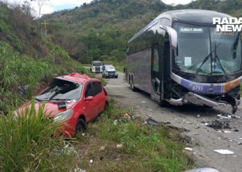 Quatro pessoas da mesma família morrem após batida entre carro e ônibus na BR 101/Sul
