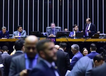 Congresso faz cortes no Farmácia Popular, Auxílio-Gás e Fies para garantir valor recorde em emendas parlamentares